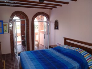 6 bedrooms, iron/ironing board, WiFi, bed sheets