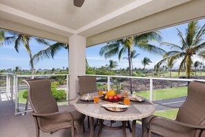 Outdoor dining - Partial Ocean Views, Top Floor. Beach Gear Included.  Vista Waikoloa A304 (Waikoloa Beach Resort)