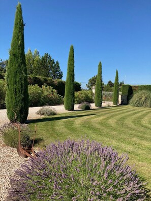 Property grounds -  LUBERON Beautiful air-conditioned provencal house with private pool in the countryside (Cavaillon)