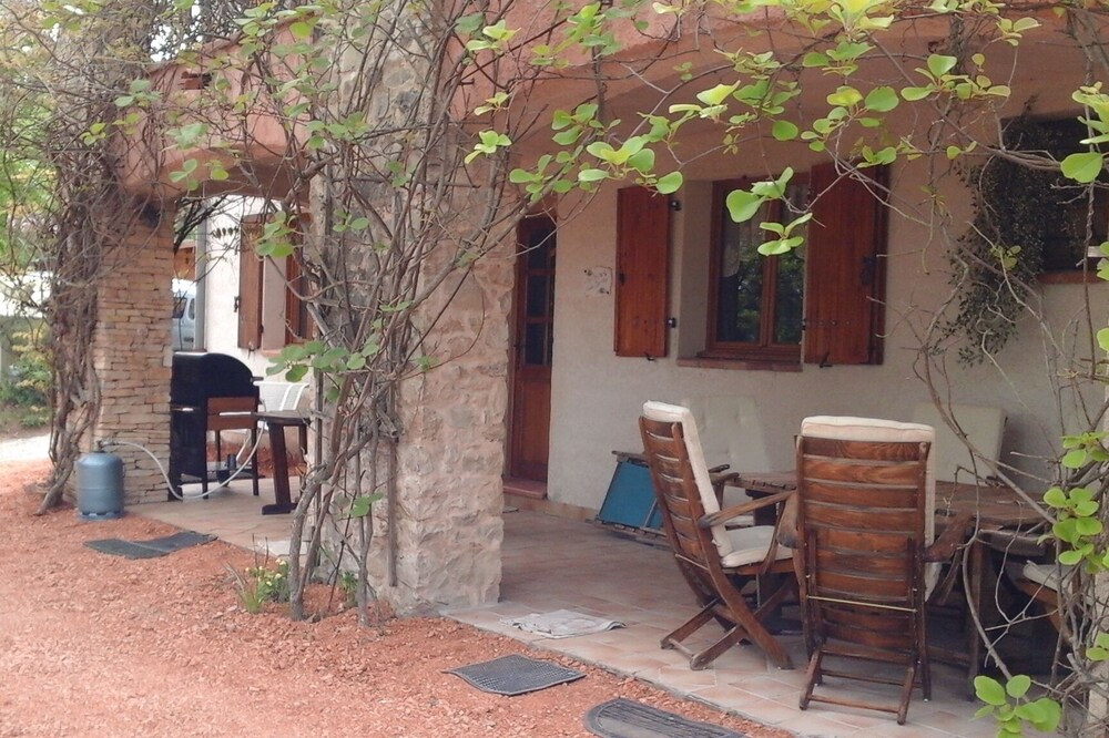spacious and fresh domisiladore apartment in a quiet area with direct access to the lake