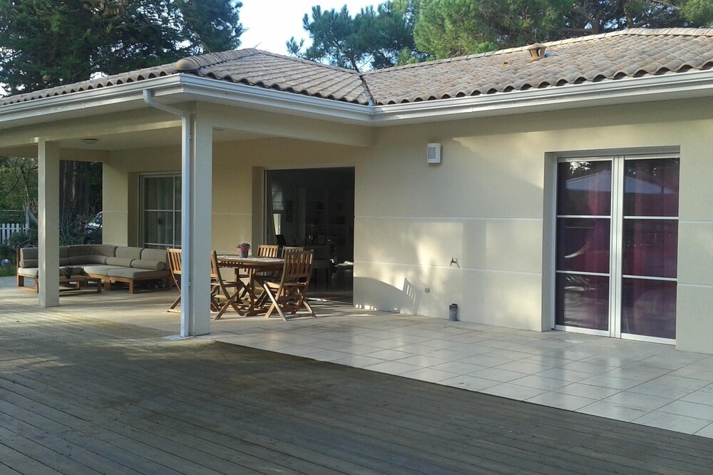 Beautiful recent villa at Cap Ferret. Sought after area of Mimbeau