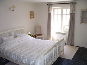 3 dormitorios, tabla de planchar con plancha, wifi y ropa de cama