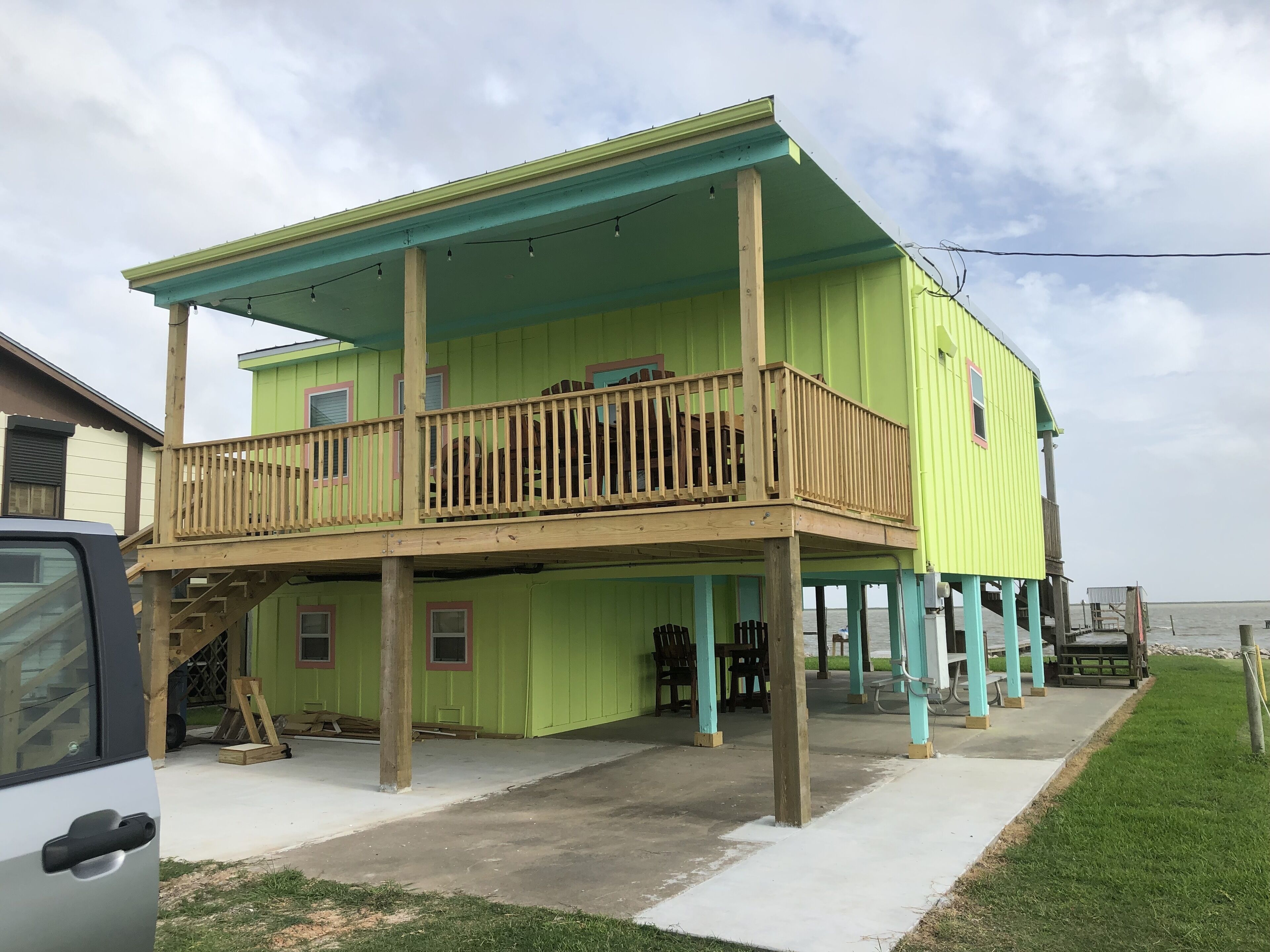 Waterfront house is ready to rent with a great pier, and green fishing light!!