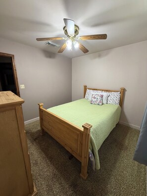 3 bedrooms, free WiFi, wheelchair access - 1103 S Boston Place <br>Lake Dardanelle, Mt. Nebo, and Arkansas Nuclear One  (Russellville)