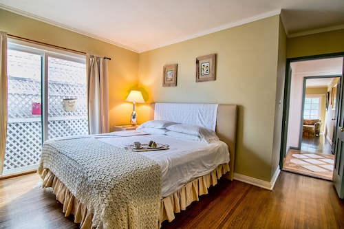 春のセール！ 春の日付のための低料金！ LAアクションの最中のプライベートオアシス