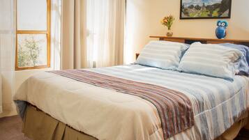 5 Schlafzimmer, Schreibtisch, Bügeleisen/Bügelbrett, Reisekinderbett