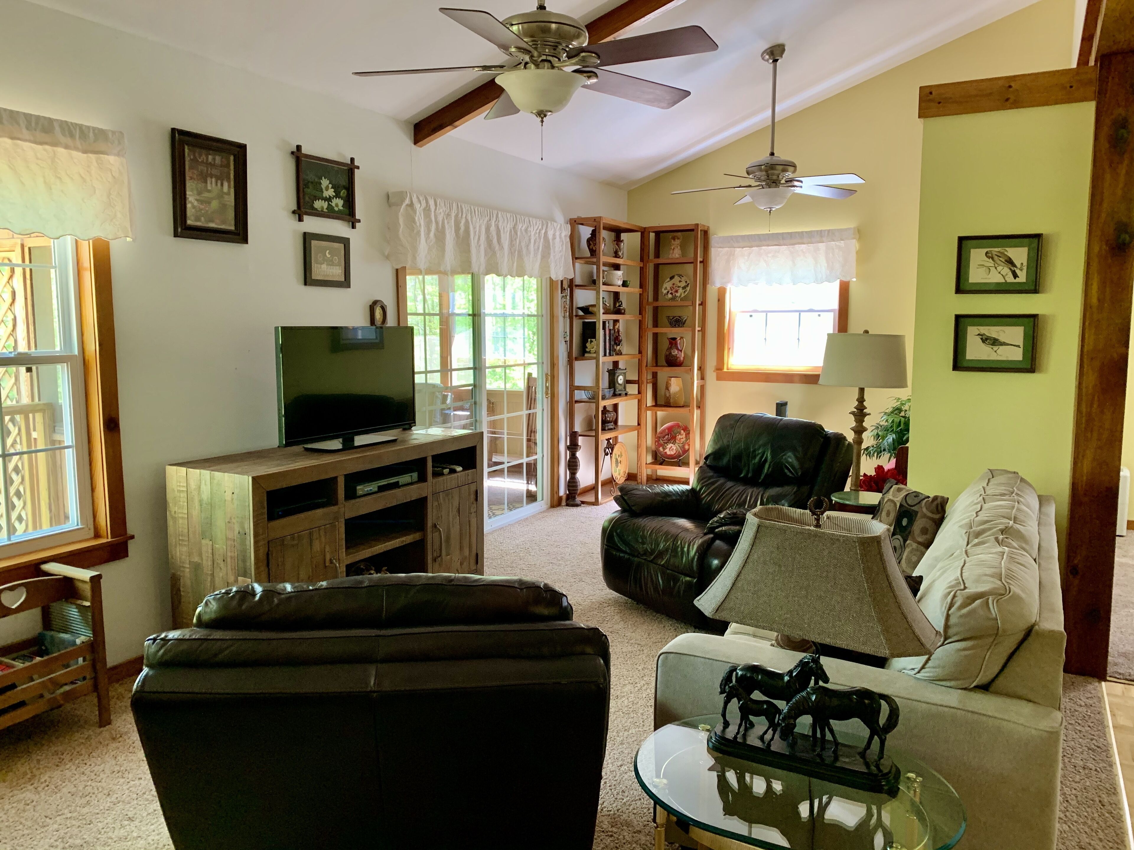 Quiet Retreat Tucked In The Woods...perfect place to get away from it all