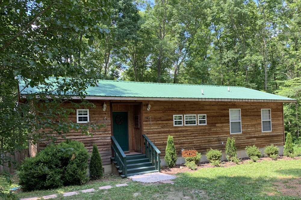 Quiet Retreat Tucked In The Woods...perfect place to get away from it all