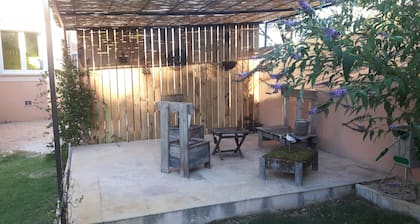 Charmente Haus am Fuße des Luberon Studio 4 Personen Pool und SPA
