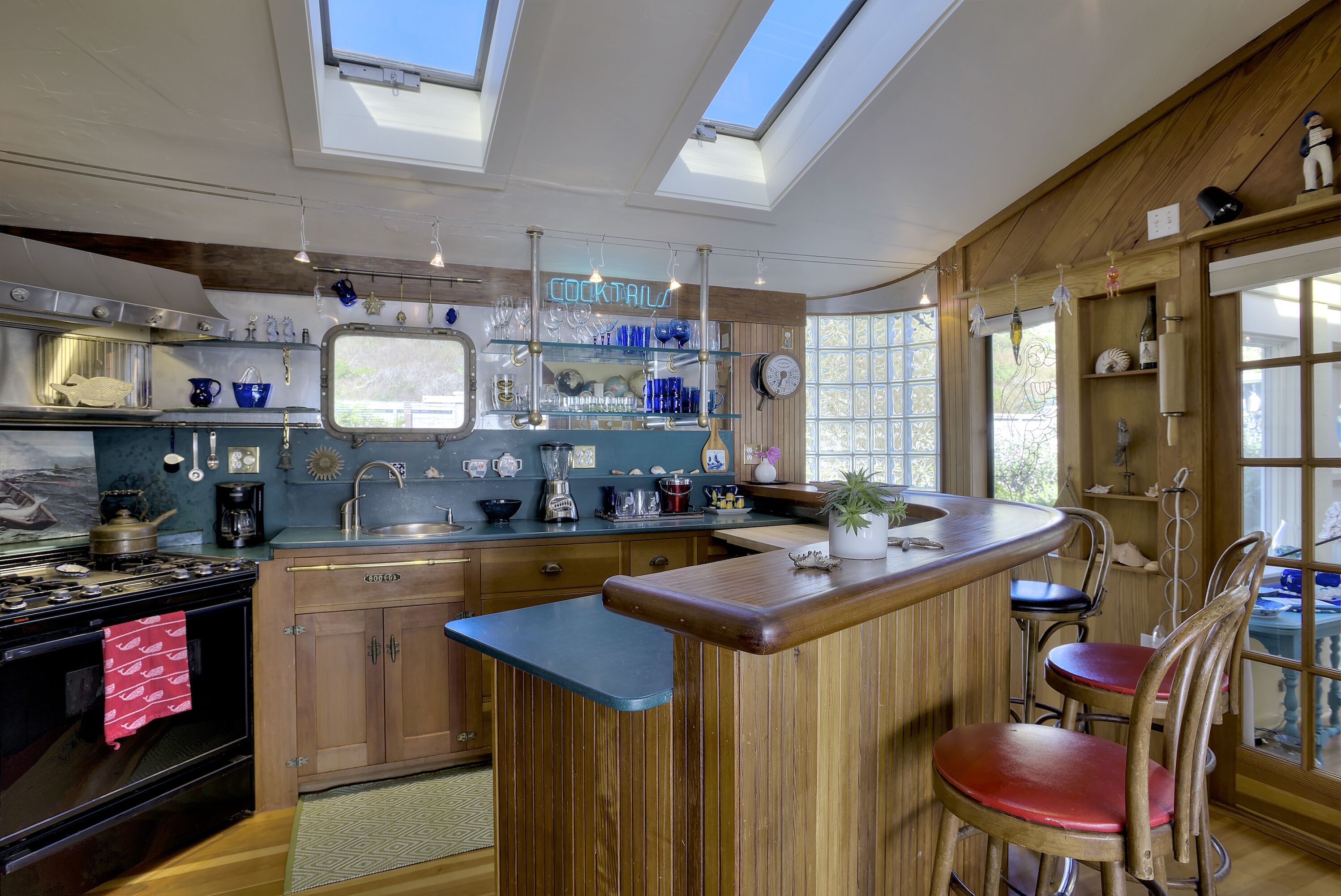 Mermaid's House (Admiral's Quarters) - Tomales Bayfront, Point Reyes, Marshall