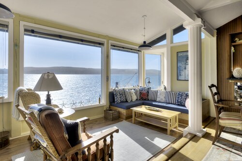 Mermaid's House (Admiral's Quarters) - Tomales Bayfront, Point Reyes, Marshall