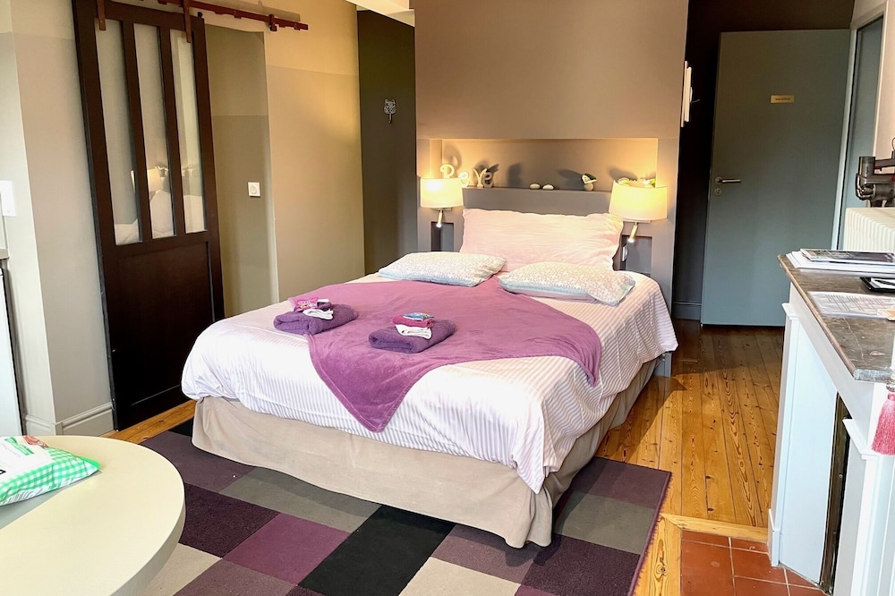 Luxury studio in the center of Chartres with parking