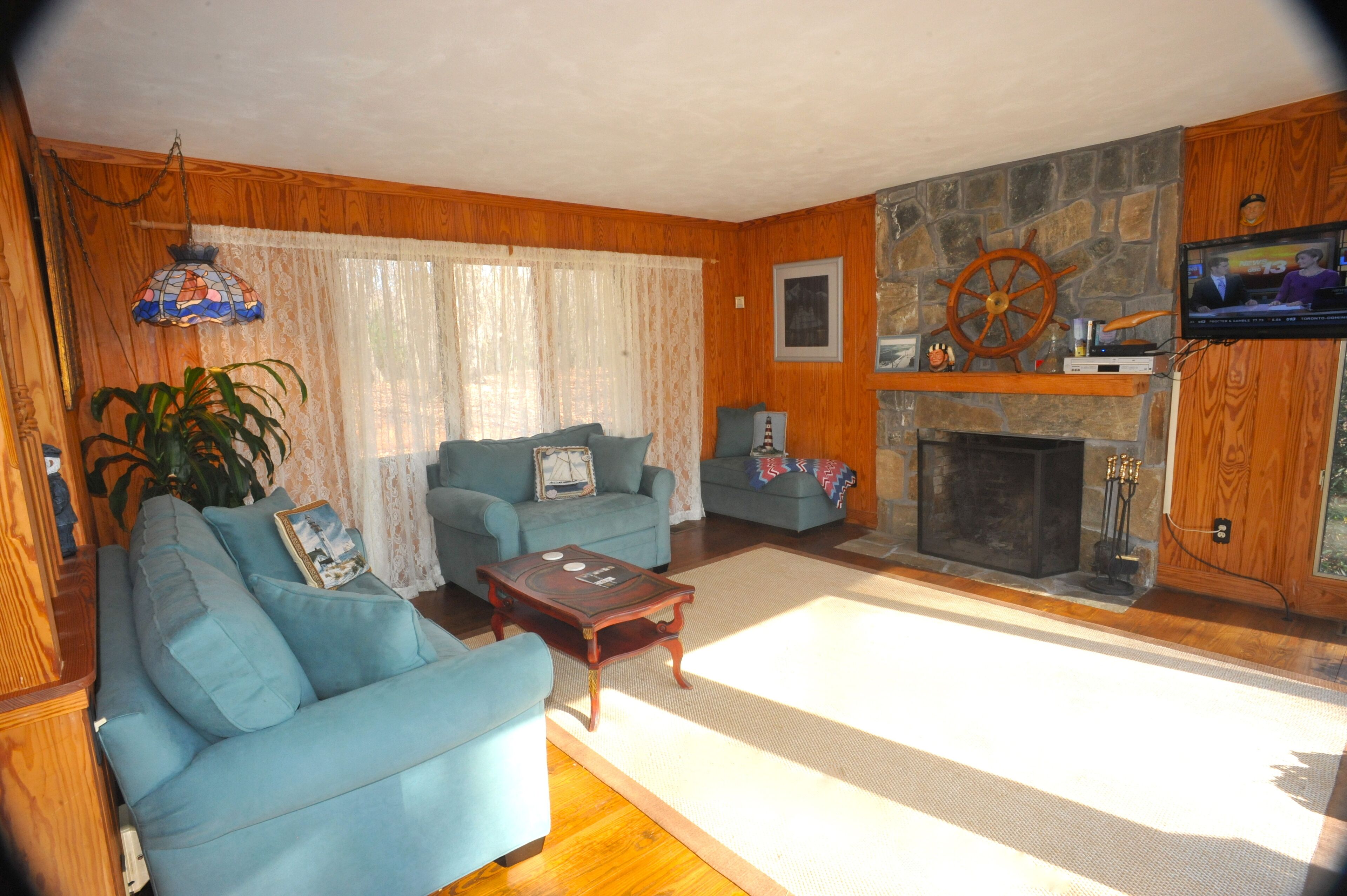 PRIVATE GEM,  PET FRIENDLY, and SECLUDED,  near all area attractions & TIEC 