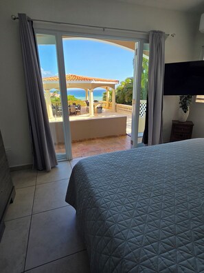 8 bedrooms, travel cot, free WiFi, bed sheets