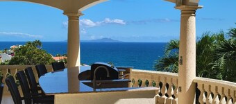 Luxury Villa with Spectacular Ocean View, Newly Renovated and Updated