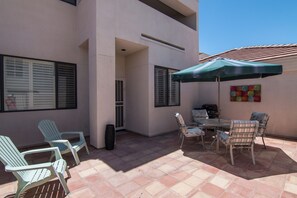 Outdoor dining - 1st Flr, Enclosed Patio, Mercado Shops, Walkable, Pet Friendly, Family Friendly (Scottsdale)