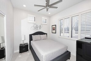 A bedroom with a bed, bedside tables, a ceiling fan, and a window with blinds. - 1st Flr, Enclosed Patio, Mercado Shops, Walkable, Pet Friendly, Family Friendly (Scottsdale)