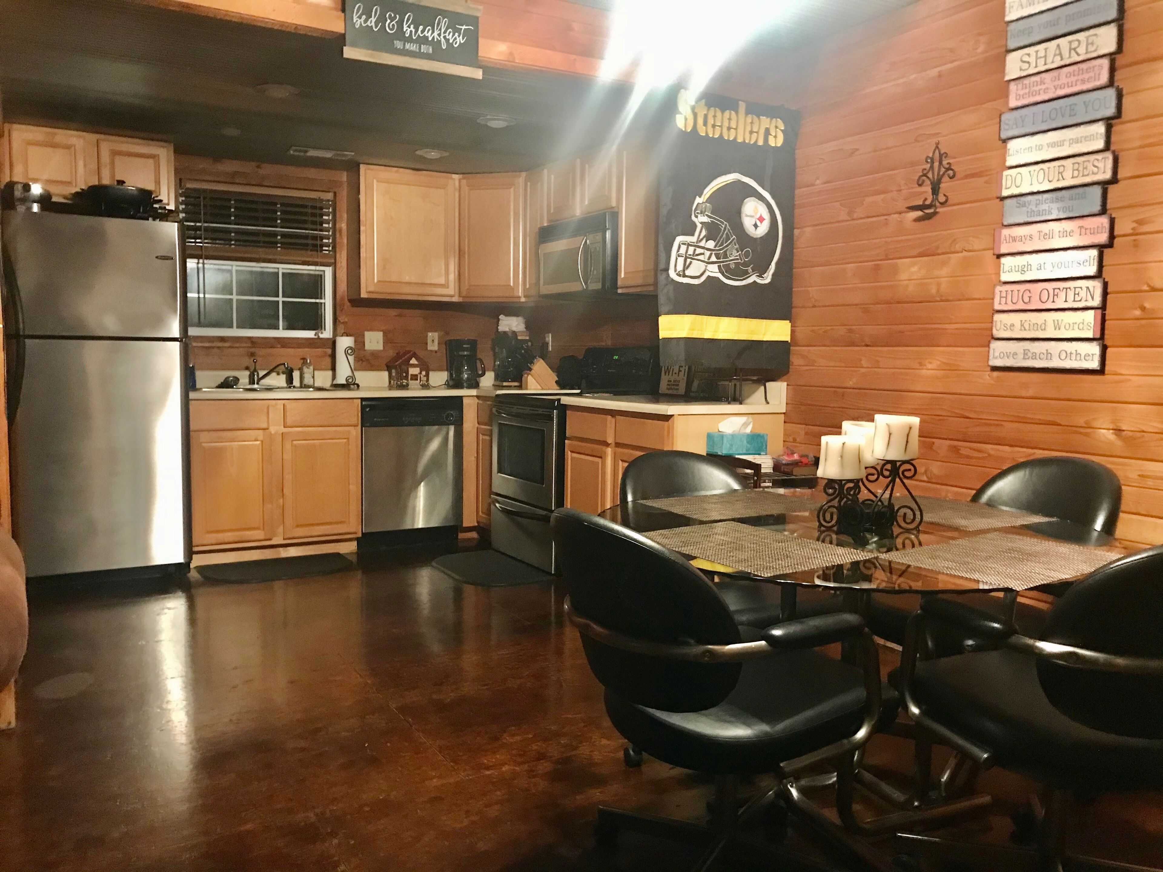 Beautiful 2 bedroom cabin 40 feet from scenic current river.  Boat ramp access.