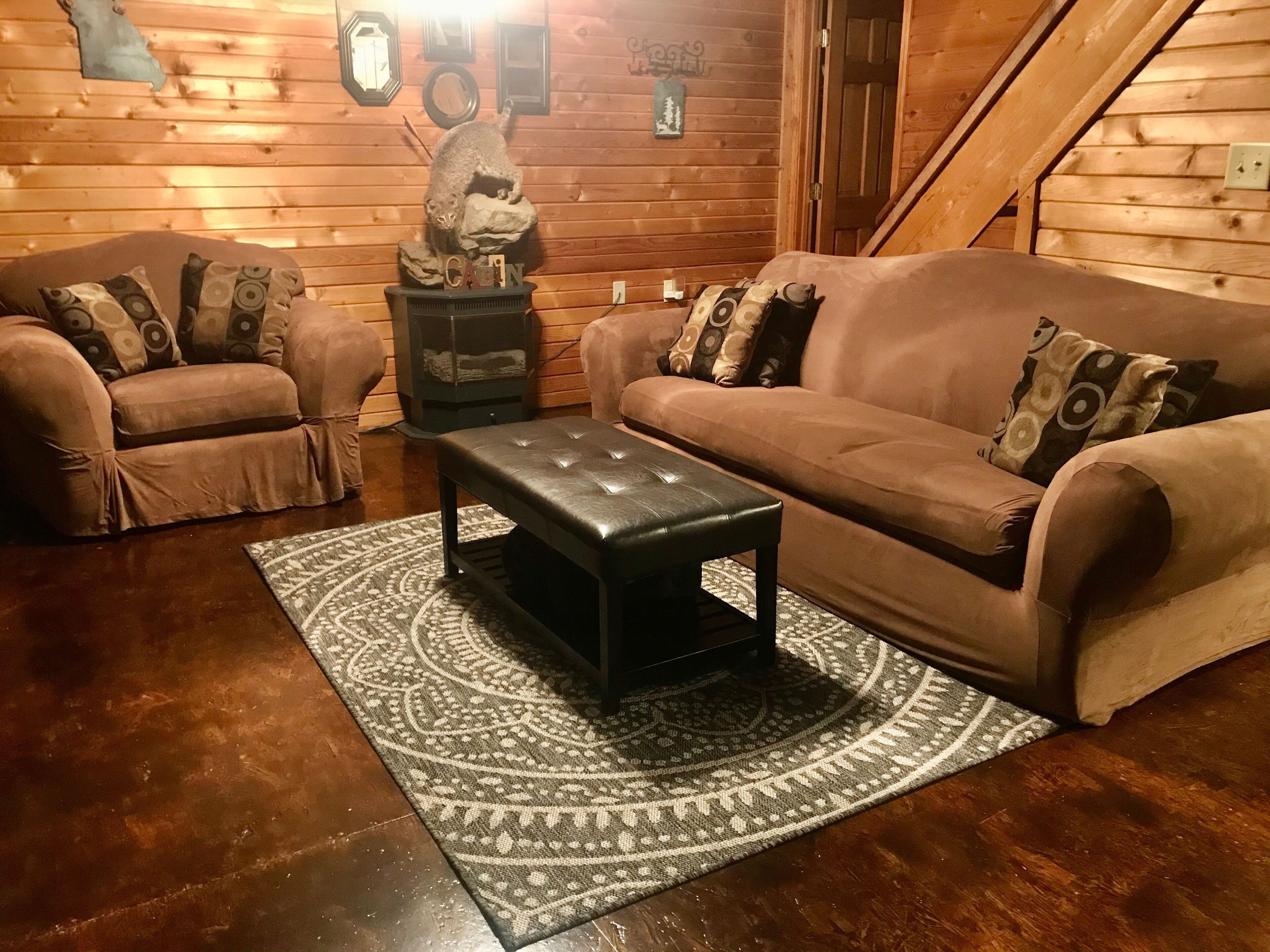 Beautiful 2 bedroom cabin 40 feet from scenic current river.  Boat ramp access.