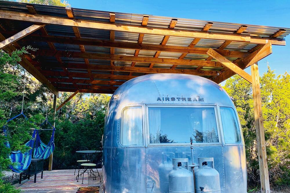 ♥ Restored Airstream w\/Private Wooded Patio ♥
