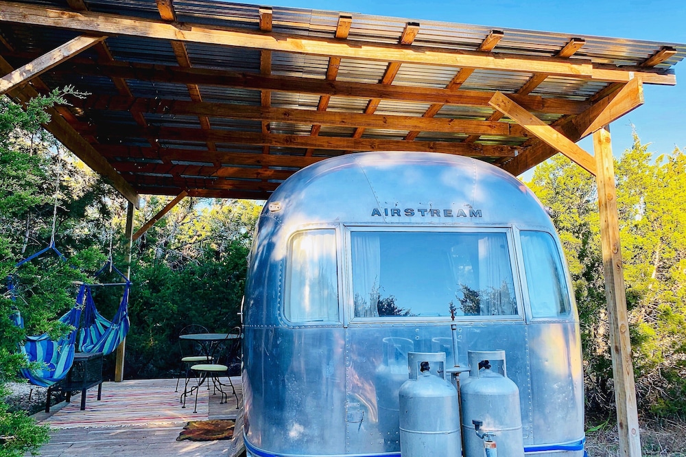 ♥ Restored Airstream w/Private Wooded Patio ♥