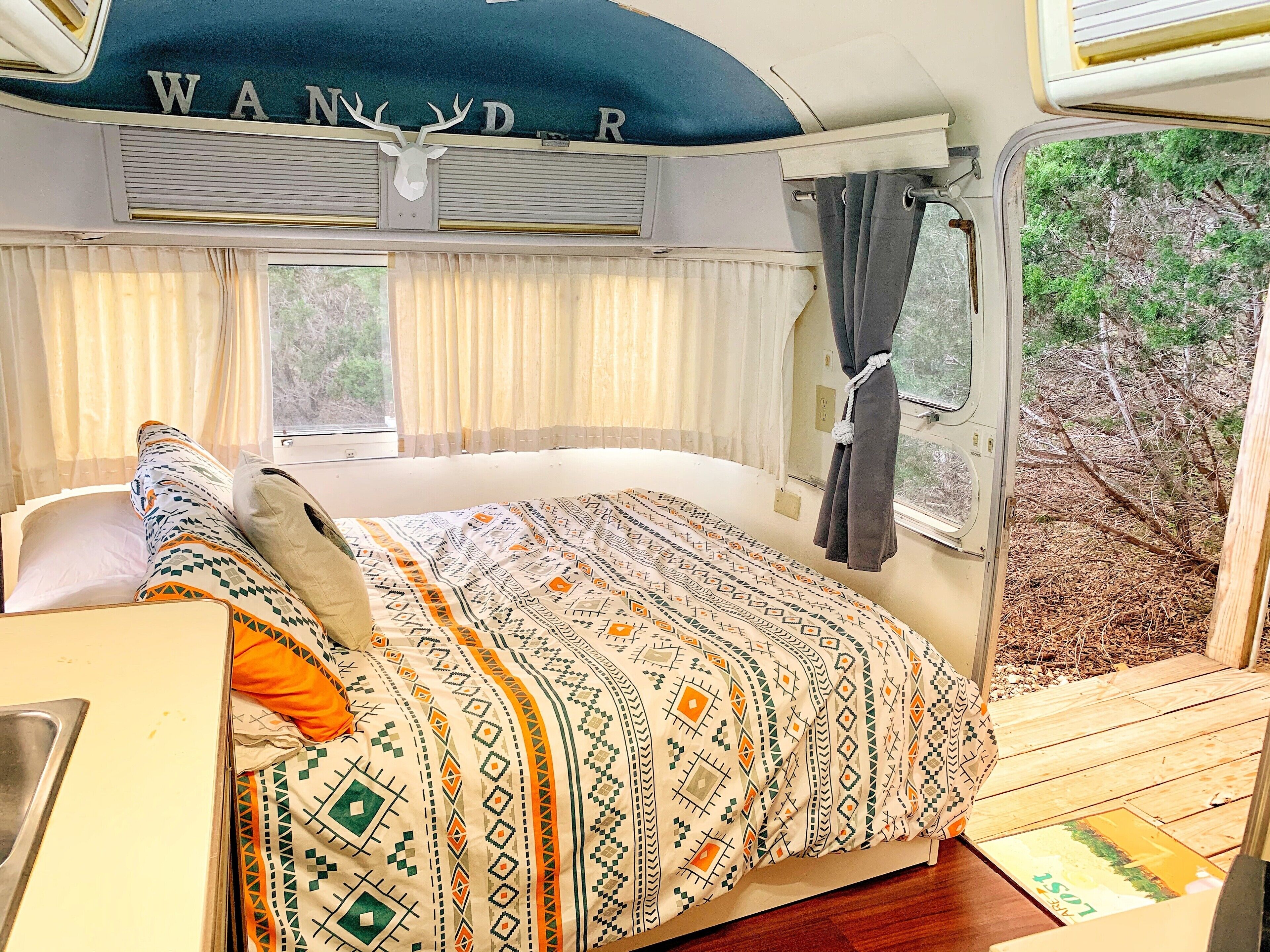 ♥ Restored Airstream w/Private Wooded Patio ♥