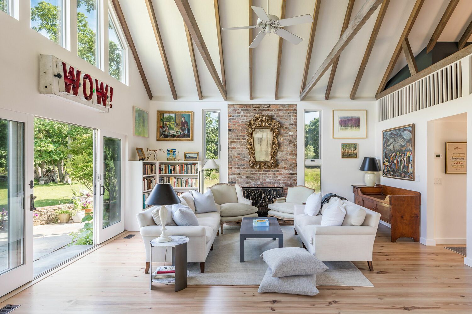 Beautiful water views, private, house and guest house, pool.