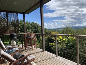 Outdoor dining - Escape to Bangalow, Byron Hinterland accommodation with stunning views (Newrybar)