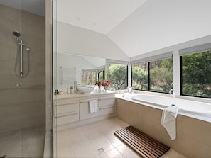 Combined shower/bathtub, hair dryer - Jarrah Grove Forest Retreat - Serenity Luxury Chalets (Rosa Glen)