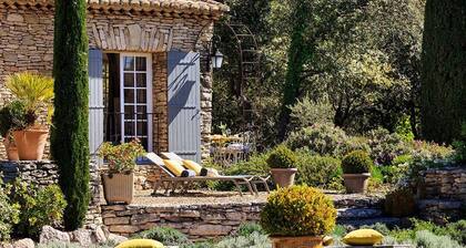 Wunderschön in Gordes, elegant eingerichtet mit Pool, Tennis und Aussicht