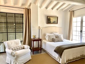 7 habitaciones y caja de seguridad en la habitación 