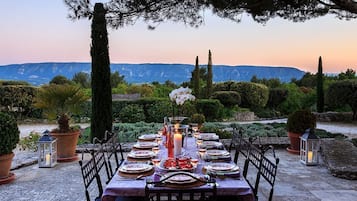 Outdoor dining
