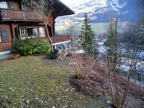 Property grounds - Charming family-style Chalet with full view of the Rinderberg (Zweisimmen)