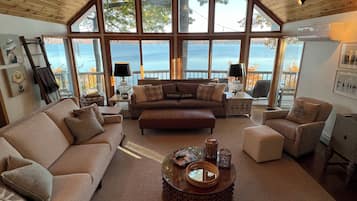 Smart TV, fireplace, DVD player, books