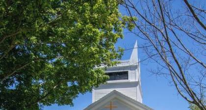 This house is a 4 bedroom(s), 2.5 bathrooms, located in Manchester, VT.