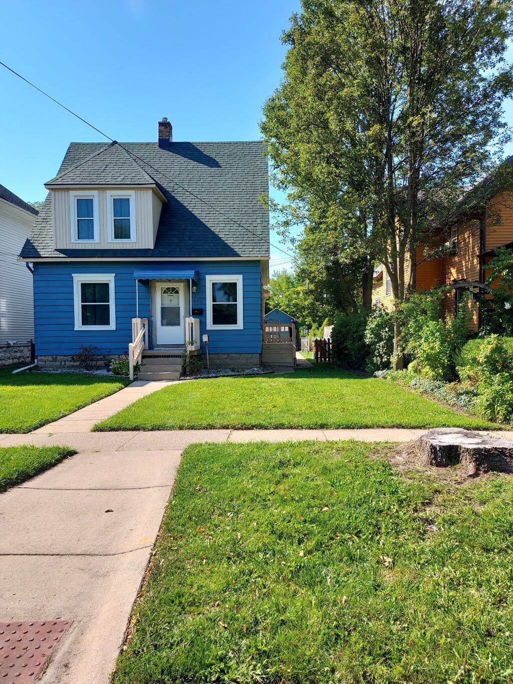 FULLY furnished, clean, cozy ,1 Bedroom Duplex in Downtown Monroe, MI