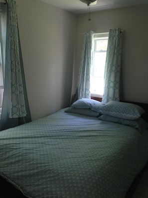 2 habitaciones, tabla de planchar con plancha, wifi y ropa de cama
