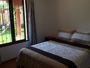 2 Schlafzimmer, Zimmersafe, Schreibtisch, Bügeleisen/Bügelbrett
