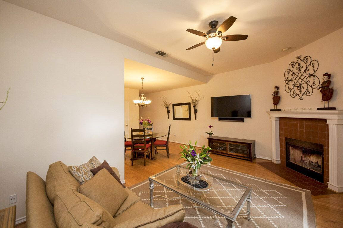 Walkable Dallas Urban Retreat By Downtown + KING Bed