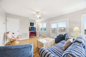 TV, DVD-spiller og stereoanlegg