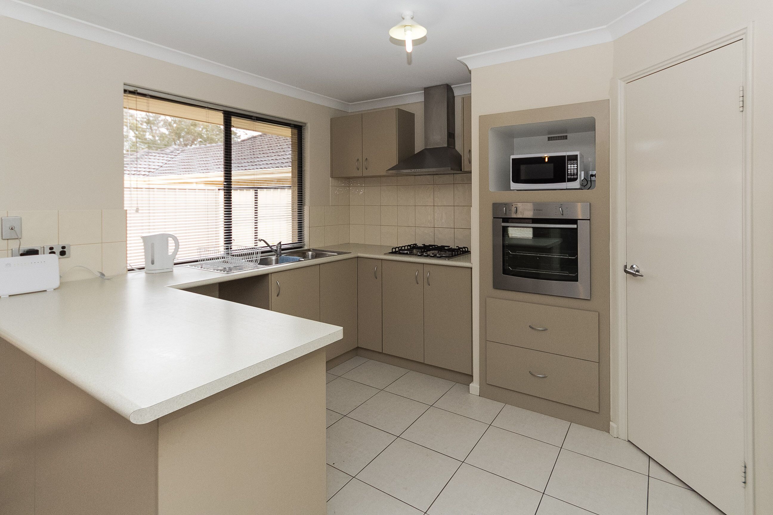 Cosy Lodge Cannington - Comfort at value price — image 11