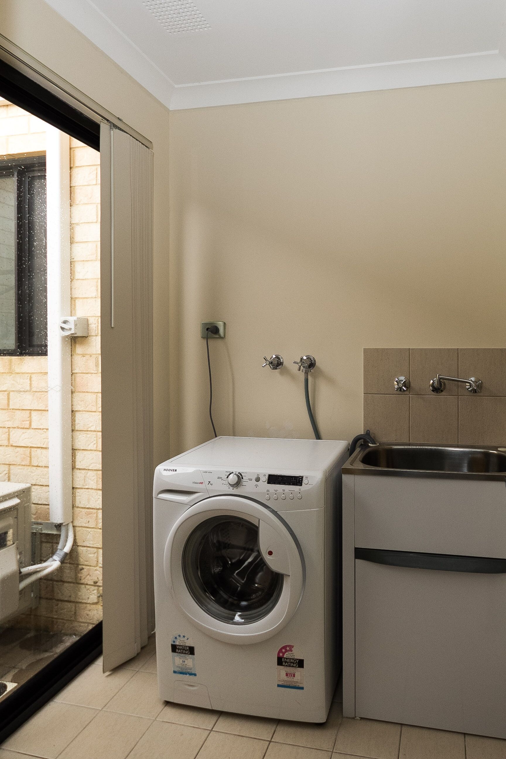 Cosy Lodge Cannington - Comfort at value price — image 2