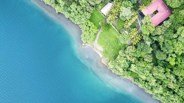 Spiaggia | Sulla spiaggia, lettini da mare, teli da spiaggia