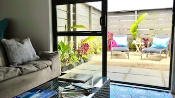 Télévision, lecteur de DVD, livres, vidéothÚque