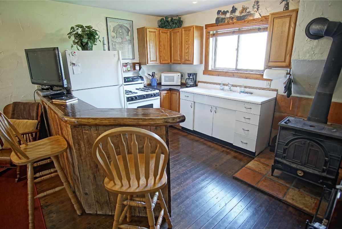 Pet Friendly Cabin with Hot Tub, Unique Property