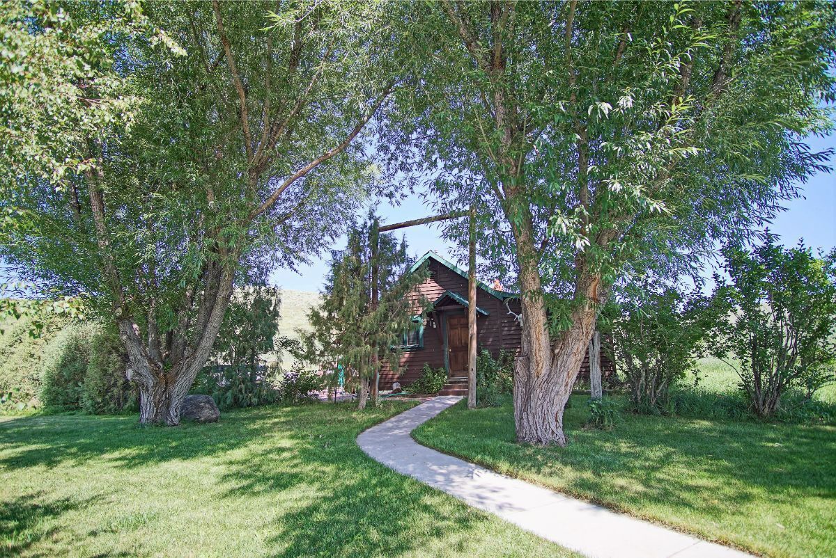 Pet Friendly Cabin with Hot Tub, Unique Property