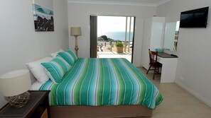 3 bedrooms, desk, iron/ironing board, WiFi