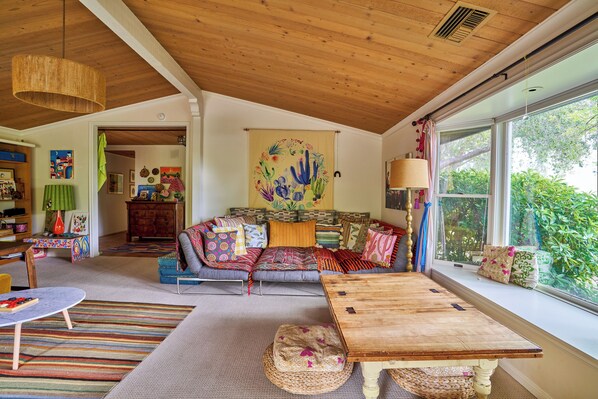 Interior - Ojai Valley East End Chic Ranch Home: Views, Nature, 8' hot tub, Big, 2 bedrooms (Ojai)