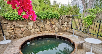 Ojai Valley East End Chic Ranch Home with Views, 2 bedrooms