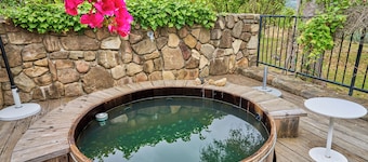 Ojai Valley East End Chic Ranch Home with Views, 2 bedrooms